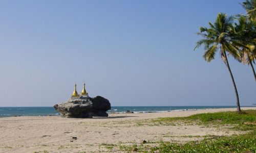 Zdjecie MYANMAR / Ngwe Saung Beach / Ngwe Saung Beach / Osobliwe stupy