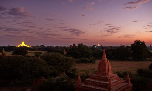 Zdjcie MYANMAR / Bagan / Bagan / W oczekiwaniu na wschd soca