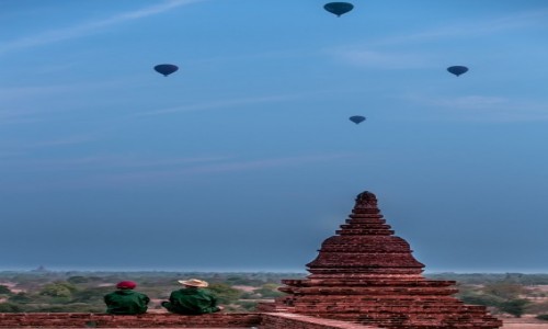 Zdjecie MYANMAR / Bagan / Pagan / zapatrzeni
