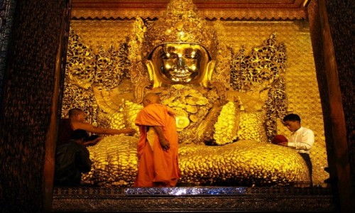 Zdjecie MYANMAR / Mandalay / Mandalay / posg Buddy Mahamuniego