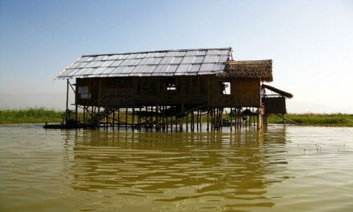 Zdjęcie MYANMAR / stan Shan / jezioro Inle / domy mieszkalne w wiosce Ywama