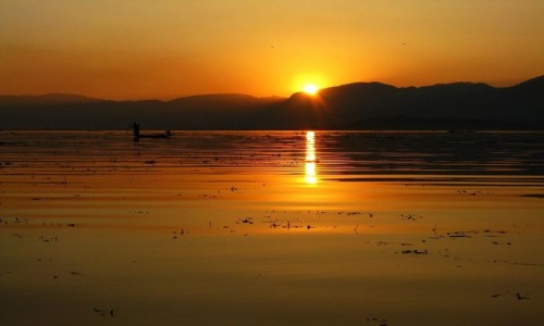 Zdjcie MYANMAR / stan Shan / jezioro Inle / zachd soca nad Inle