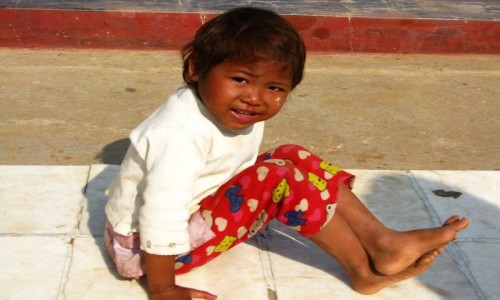 Zdjcie MYANMAR / okolice Mandalay / Mingun / portret dziewczynki