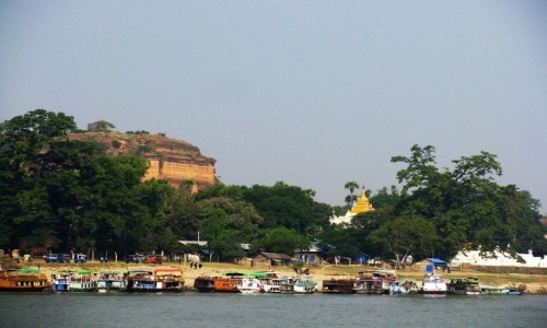 Zdjcie MYANMAR / okolice Mandalay / rzeka Irawadi midzy Mandalay a Mingun. / widok na Mingun Paya