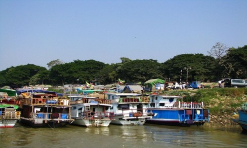 Zdjecie MYANMAR / Mandalay / Mandalay / przysta promowa