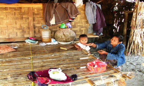Zdjcie MYANMAR / centralny Myanmar / okolice Nyaung OO / wioska Monw nad Irawadi