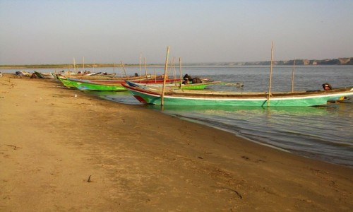 Zdjcie MYANMAR / centralny Myanmar / okolice Nyaung OO / na brzegu Irawadi