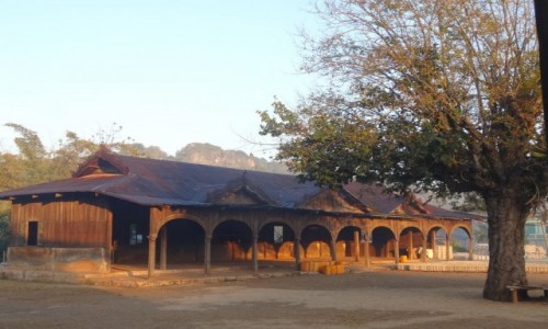 Zdjecie MYANMAR / Shan / treking z Kalaw nad Inle / monastyr o poranku
