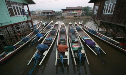 Zdjecie MYANMAR / brak / NYAUNG SHWE nad j.INLE / Parking