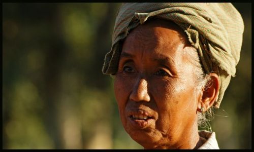 Zdjecie MYANMAR / Bagan / Bagan / twarze Birmy 