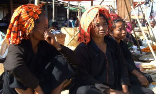 Zdjęcie MYANMAR / myanmar / targ na jeziorze Inle Lake / ludzie