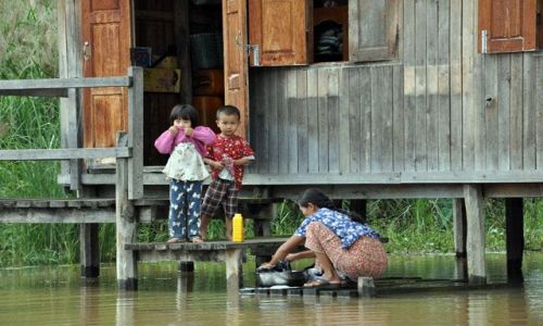Zdjecie MYANMAR / brak / Inle Lake / Codziennosc na Inle Lake, czyli pranie