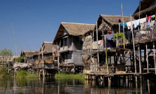 Zdjęcie MYANMAR / Heho / Jezioro Inle / wioska na jeziorze