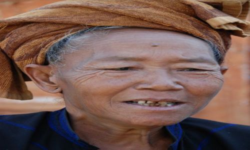 Zdjecie MYANMAR / Inle / Inle / Kobieta znad Jeziora Inle
