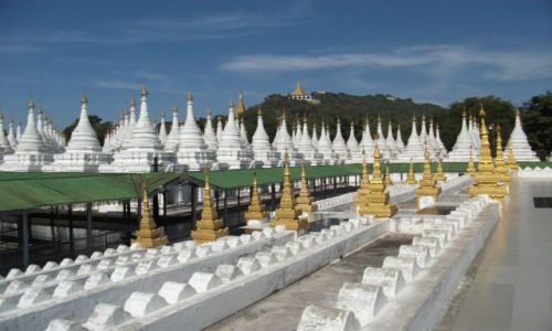 Zdjecie MYANMAR / Mandalay / Mandalay / ... najwiksza, kamienna biblioteka....