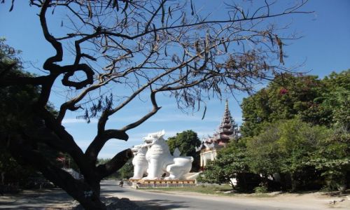 Zdjecie MYANMAR / Mandalay / Mandalay, wejcie na  Mandalay Hill / ... 1729 stopni..., 236 metrw ...
