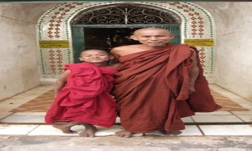 Zdjcie MYANMAR / Pagan / Pagan / ... ucze i mistrz ...