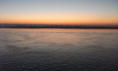 Zdjęcie MYANMAR / Aye Yarwaddy Riwer Mandalay - Pagan / Aye Yarwaddy Riwer / ... przed wschodem ...