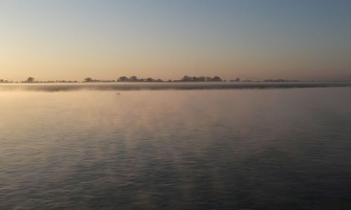 Zdjęcie MYANMAR / Aye Yarwaddy Riwer Mandalay - Pagan / Aye Yarwaddy Riwer / ... rybacy już łowią... albo wracają z połowu...