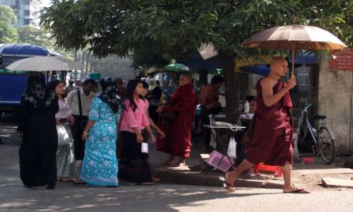 Zdjęcie MYANMAR / Rangun / Rangun / ... na ulicy ...