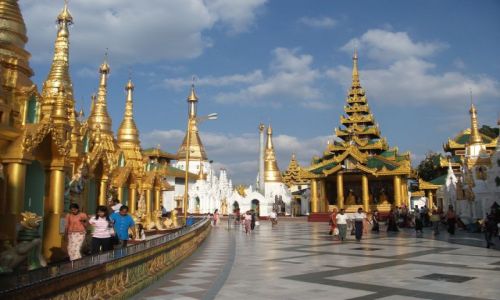 Zdjcie MYANMAR / Rangun / Shwedagon Pagoda / .... dziedziniec dookoa ....