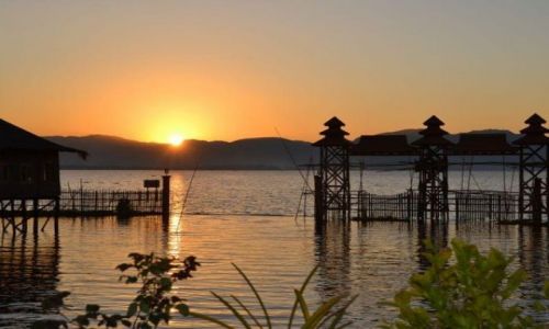 Zdjecie MYANMAR / - / Jezioro Inle / Zachd Soca nad Jeziorem Inle