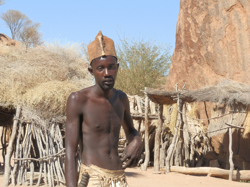 Zdjęcia: Twylfefotein, Twylfefotein, Wódz Damara, NAMIBIA Zdjęcia: Twylfefotein, Twylfefotein, Wódz Damara, NAMIBIA