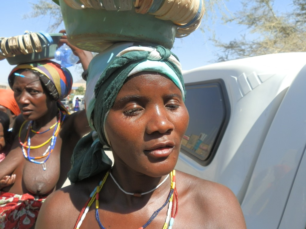 Zdjęcia: Opuwo, Opuwo, Każdy grosz, NAMIBIA Zdjęcia: Opuwo, Opuwo, Każdy grosz, NAMIBIA