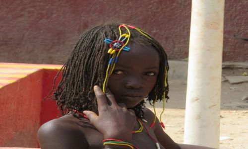 NAMIBIA / Opuwo / miasto / te spojrzenie