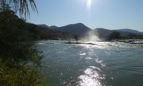 Zdjęcie NAMIBIA / Opuwo / Opuwo / Rzeka Kunene