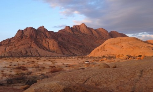 Zdjecie NAMIBIA / Ziemie Buszmenw / Masyw Spitzkoppe / Wsrd tych cudownych 