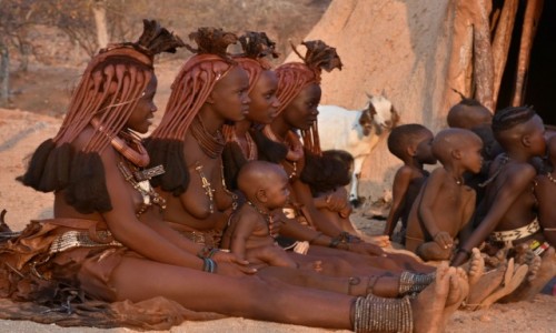 Zdjcie NAMIBIA / Pnocna Namibia / Okolice Wodospadw Epupa  / Mode mamy Himba