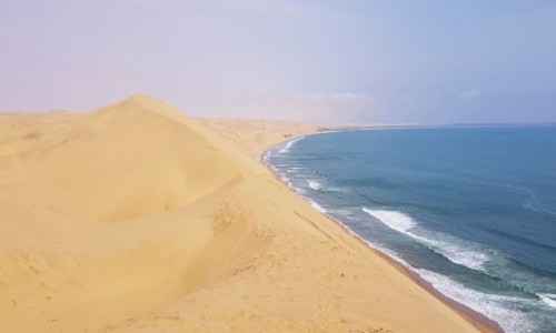 Zdjcie NAMIBIA / Zachodnia Namibia / Wybrzee w okolicy Walvis Bay / Tam gdzie pustynia spotyka wod