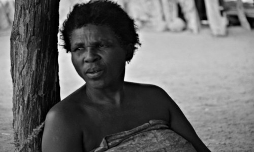 Zdjecie NAMIBIA / Zachodnia Namibia / Wioska kulturowa plemienia Damara / Kobieta ludu Damara