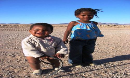 Zdjecie NAMIBIA / Namib Naukluft  / Ganab Pan / dzieci pustyni