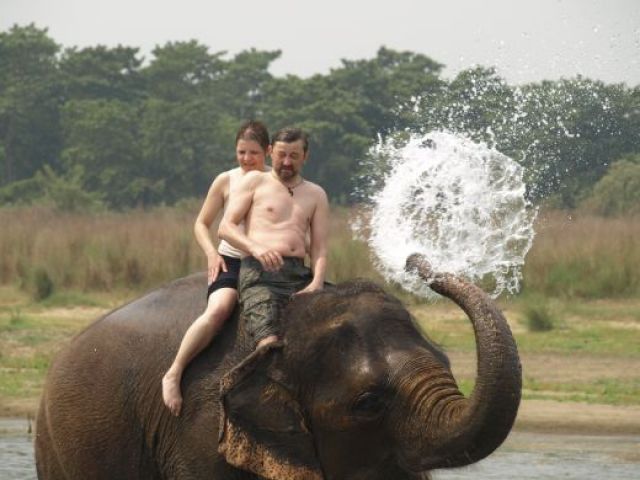 Zdjęcia: Park Chitwan, Kąpiel w rzece ze słoniami, NEPAL Zdjęcia: Park Chitwan, Kąpiel w rzece ze słoniami, NEPAL
