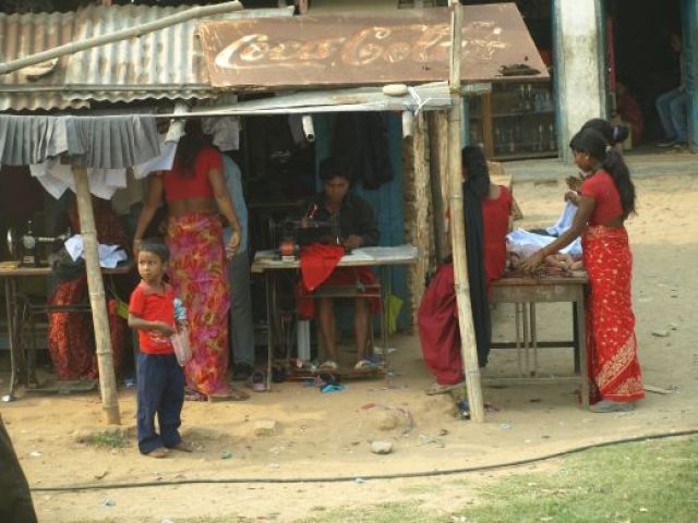 Zdjęcia: Katmandu, Zakład krawiecki pod chmurką, NEPAL Zdjęcia: Katmandu, Zakład krawiecki pod chmurką, NEPAL