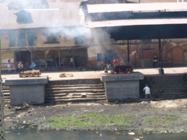 Zdjęcia: Katmandu, Nad rzeką Bagmati w Katmandu, NEPAL Zdjęcia: Katmandu, Nad rzeką Bagmati w Katmandu, NEPAL