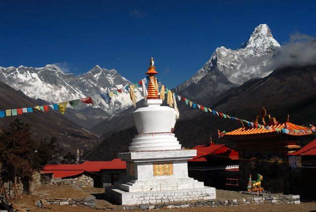 Zdjęcia: klasztor w Tengboche , Khumbu Valley, Stupa, NEPAL Zdjęcia: klasztor w Tengboche , Khumbu Valley, Stupa, NEPAL