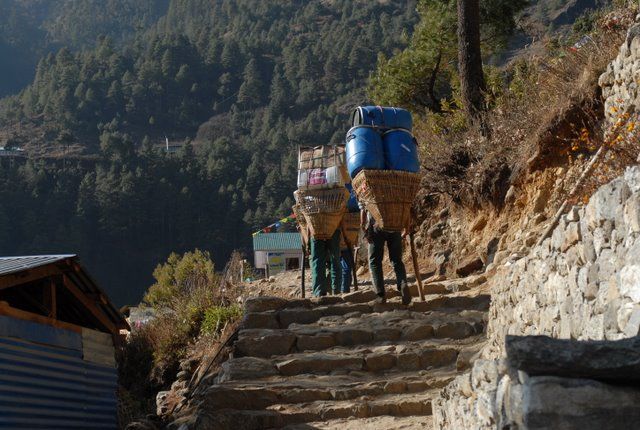 Zdjęcia: Lukla, Khumbu Valley, Tragarze, NEPAL Zdjęcia: Lukla, Khumbu Valley, Tragarze, NEPAL