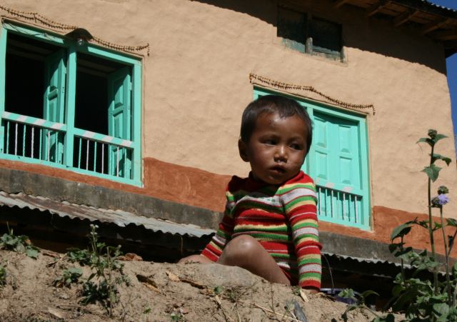 Zdjęcia: Gdzieś w drodze do Katmandu, Pilnuje domu, NEPAL Zdjęcia: Gdzieś w drodze do Katmandu, Pilnuje domu, NEPAL