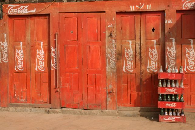 Zdjęcia: Bakhtapur, Coca Cola, NEPAL Zdjęcia: Bakhtapur, Coca Cola, NEPAL