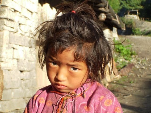 Zdjęcia: gdzieś na szlaku, mała nadąsana:), NEPAL Zdjęcia: gdzieś na szlaku, mała nadąsana:), NEPAL