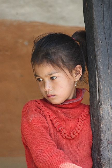 Zdjęcia: W drodze pod Dhaulagiri, Smutna dziewczynka, NEPAL Zdjęcia: W drodze pod Dhaulagiri, Smutna dziewczynka, NEPAL
