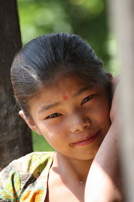 Zdjęcia: W jednej z wiosek w drodze pod Dhaulagiri, Nepalka, NEPAL Zdjęcia: W jednej z wiosek w drodze pod Dhaulagiri, Nepalka, NEPAL