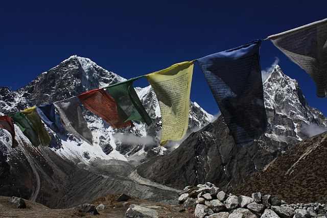 Zdjęcia: Widok na Cholatse i Taboche Peak z Duglhi, Flagi, NEPAL Zdjęcia: Widok na Cholatse i Taboche Peak z Duglhi, Flagi, NEPAL
