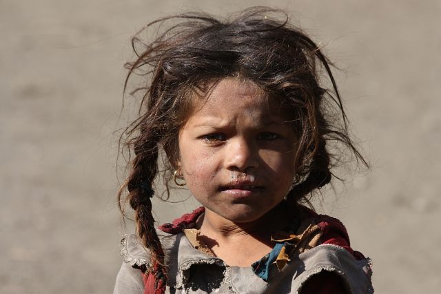 Zdjęcia: W jednej z wiosek w drodze na Dhaulagiri, Nepalka, NEPAL Zdjęcia: W jednej z wiosek w drodze na Dhaulagiri, Nepalka, NEPAL
