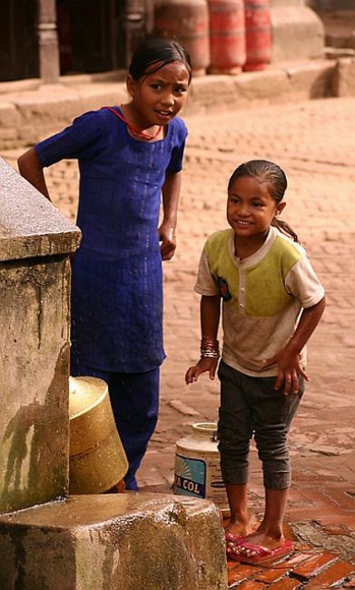 Zdjęcia: Bhaktapur, Kathmandu Valley, dziewczynki, NEPAL Zdjęcia: Bhaktapur, Kathmandu Valley, dziewczynki, NEPAL