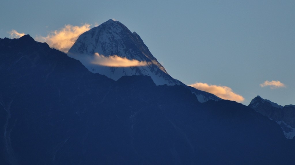 Zdjęcia: Tadapani, Annapurna Range, Hinchuli o wschodzie, NEPAL Zdjęcia: Tadapani, Annapurna Range, Hinchuli o wschodzie, NEPAL