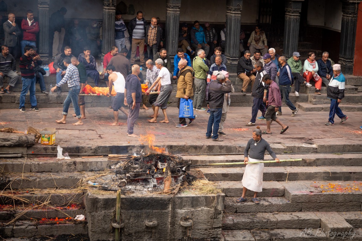 Zdjęcia: Świątynia Paśupatinath, Katmandu, Palenie zwłok, NEPAL Zdjęcia: Świątynia Paśupatinath, Katmandu, Palenie zwłok, NEPAL